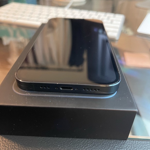 iPhone 12 Pro Blue, UNLOCKED - Picture 3 of 9